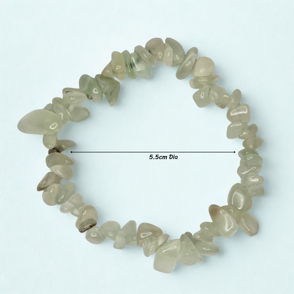 Green stone chip bracelet on a light blue background with measurement label.