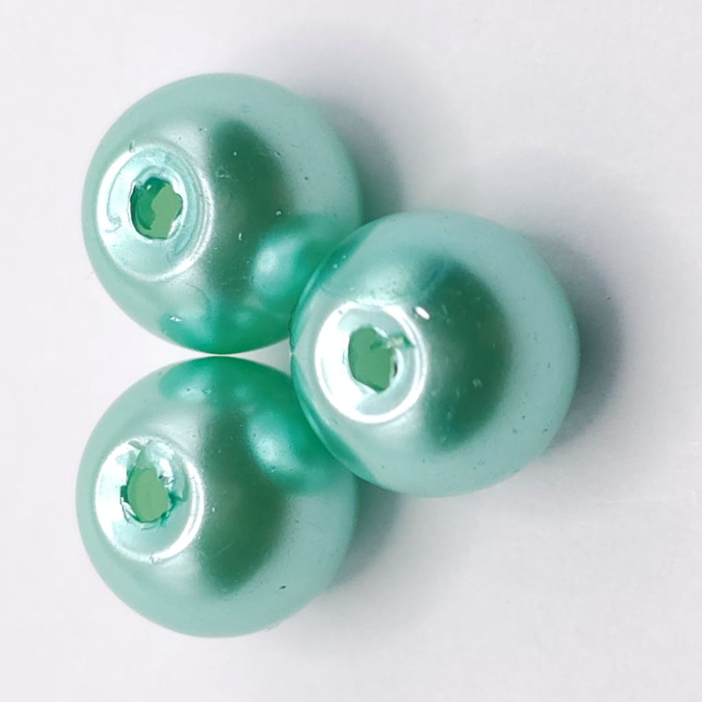 Medium Aquamarine – Pearlised Gloss Glass Beads (8mm, Pack of 100)